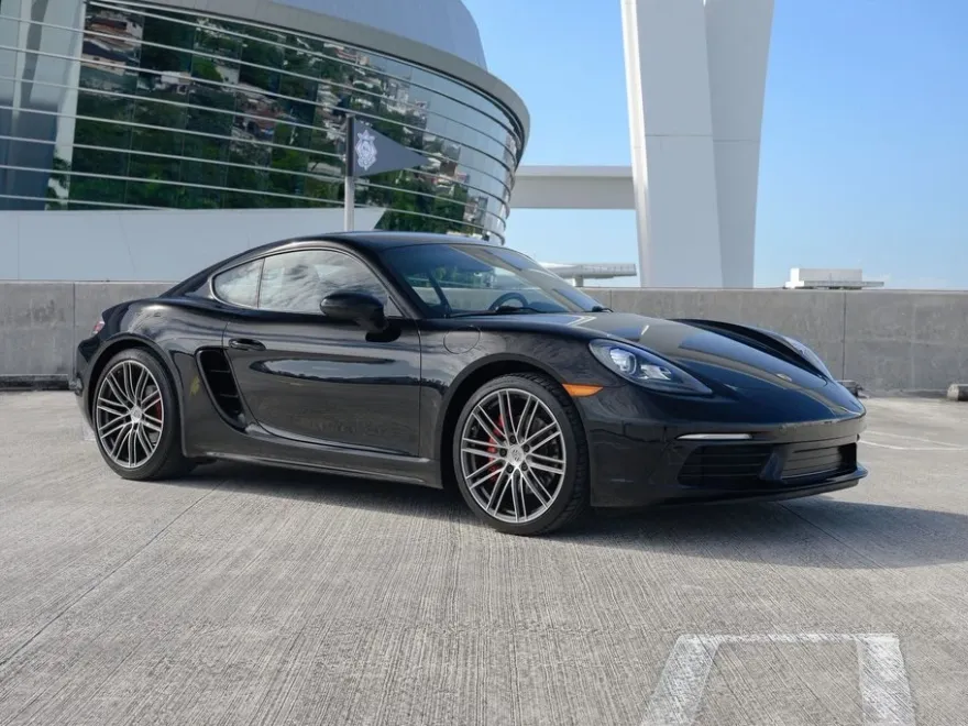 2018 Porsche Cayman S photo 1
