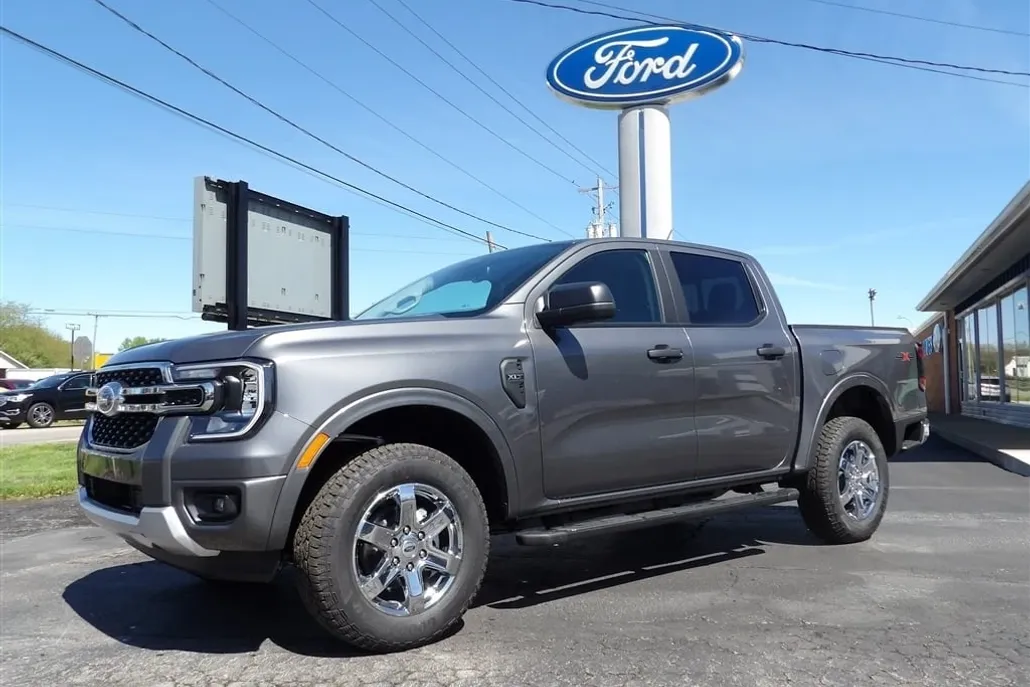 2025 Ford Maverick XLT photo 1