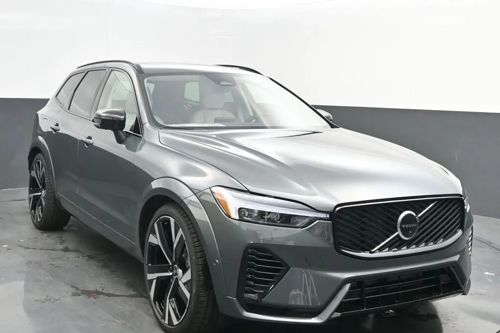 2026 Volvo XC60 Hybrid T8 photo 1