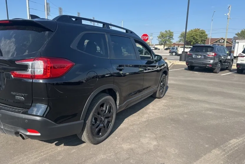 2025 Subaru Ascent Onyx Edition photo 1