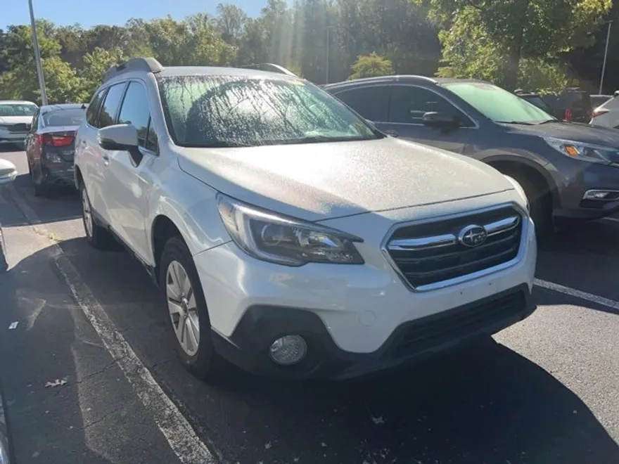 2018 Subaru Outback Premium photo 1
