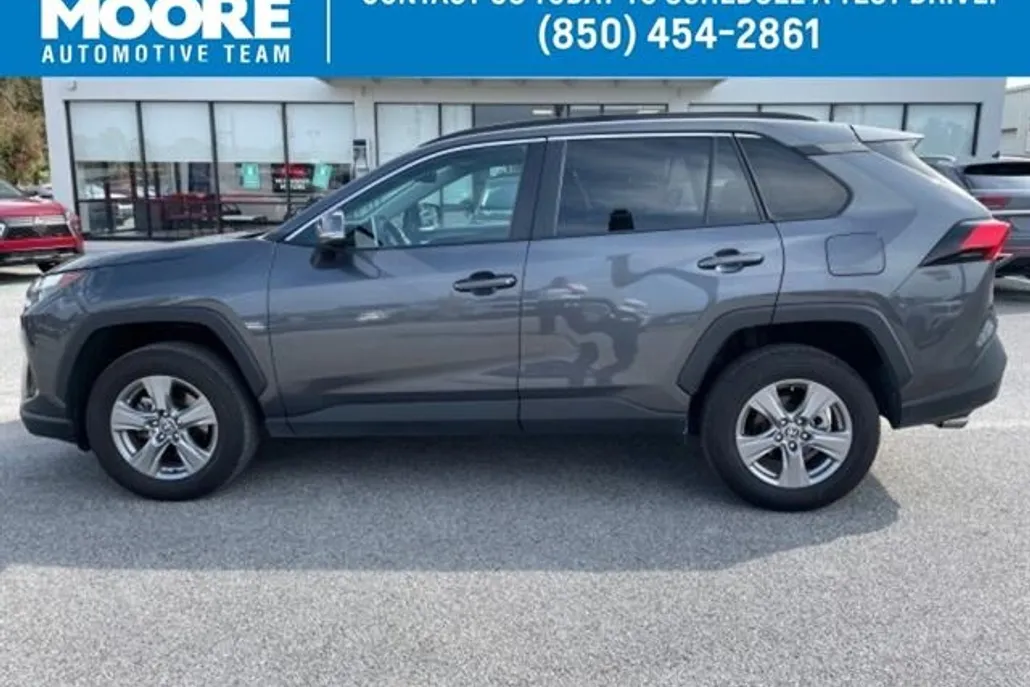 2024 Toyota RAV4 XLE photo 1