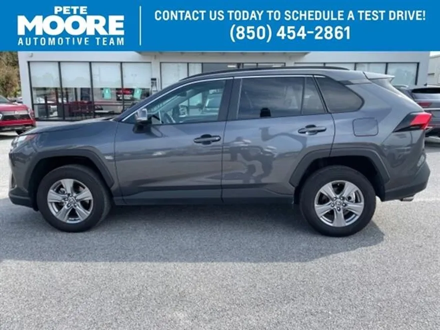 2024 Toyota RAV4 XLE photo 1