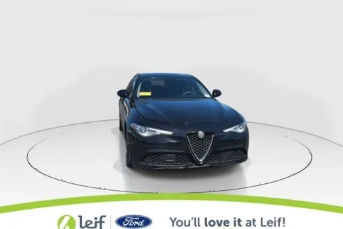 2017 Alfa Romeo Giulia Base photo 3