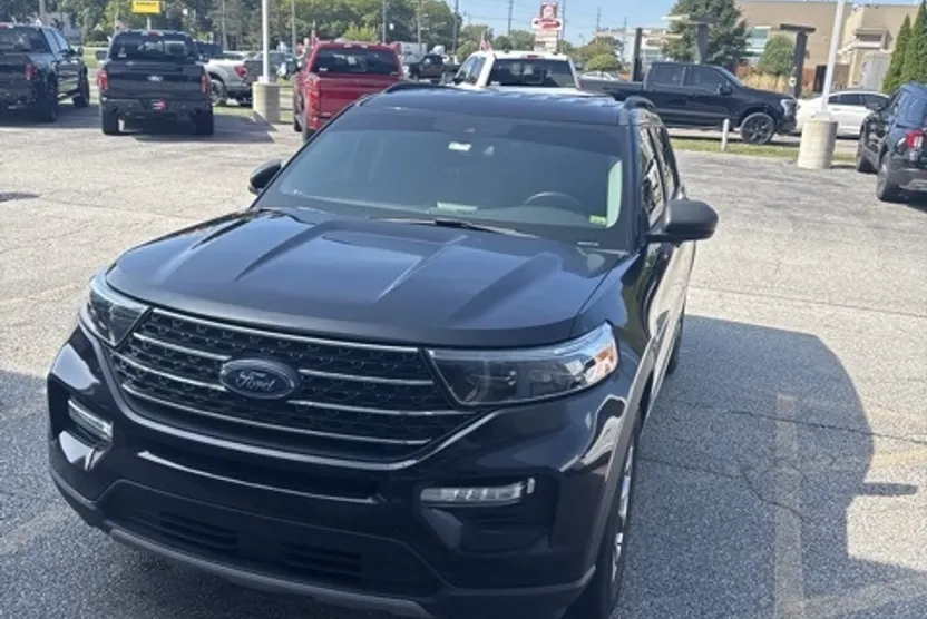 2020 Ford Explorer XLT photo 1