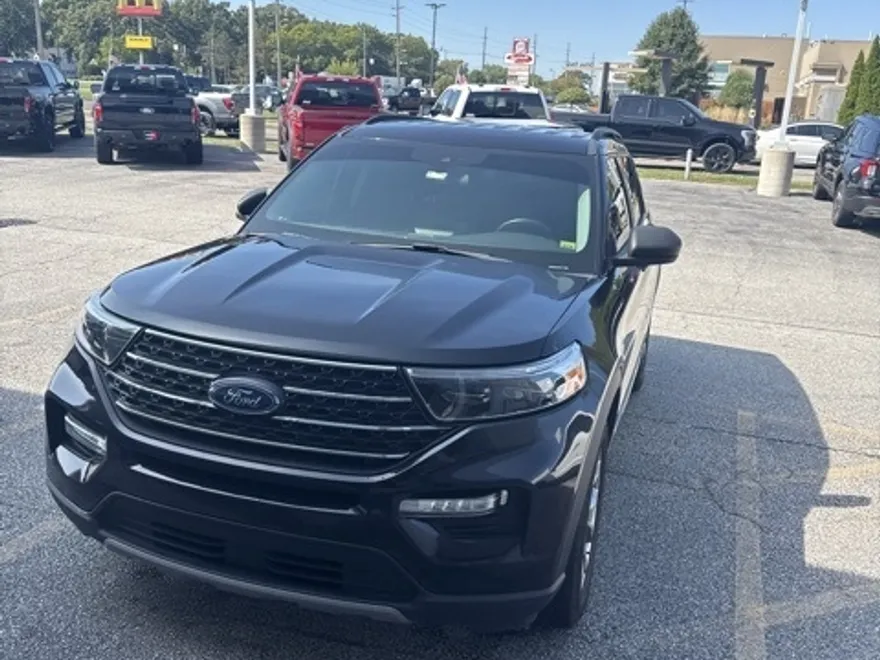 2020 Ford Explorer XLT photo 1