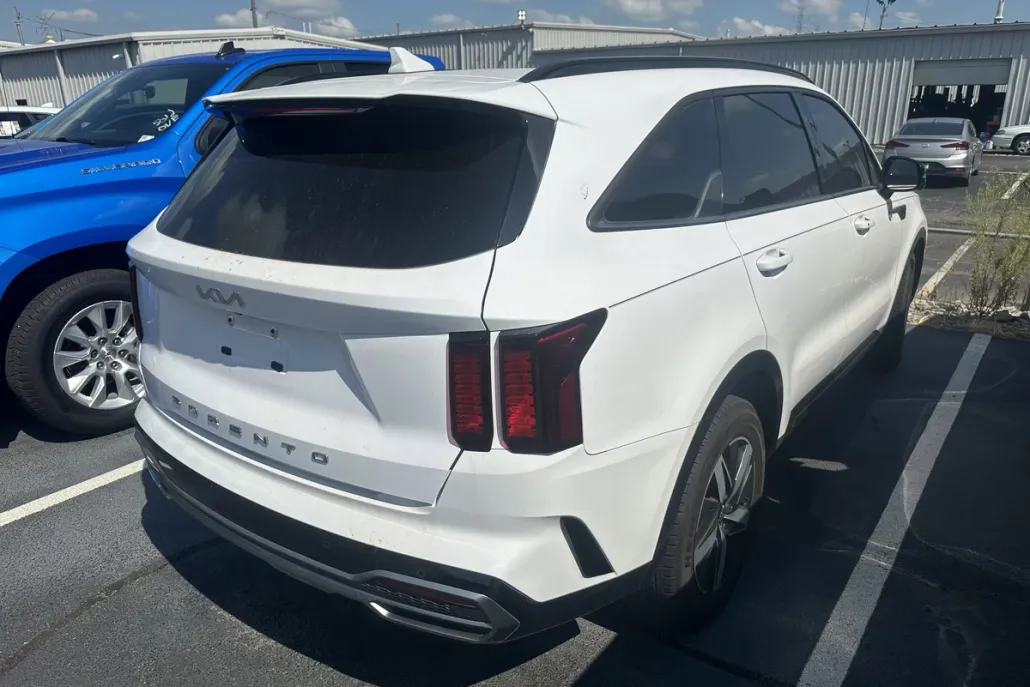 2022 Kia Sorento S photo 1