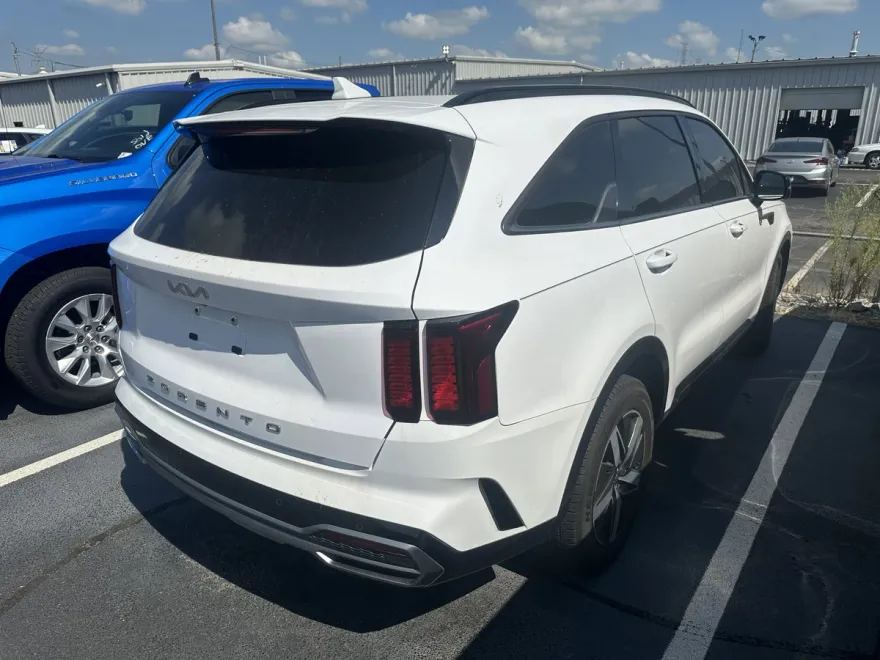2022 Kia Sorento S photo 1
