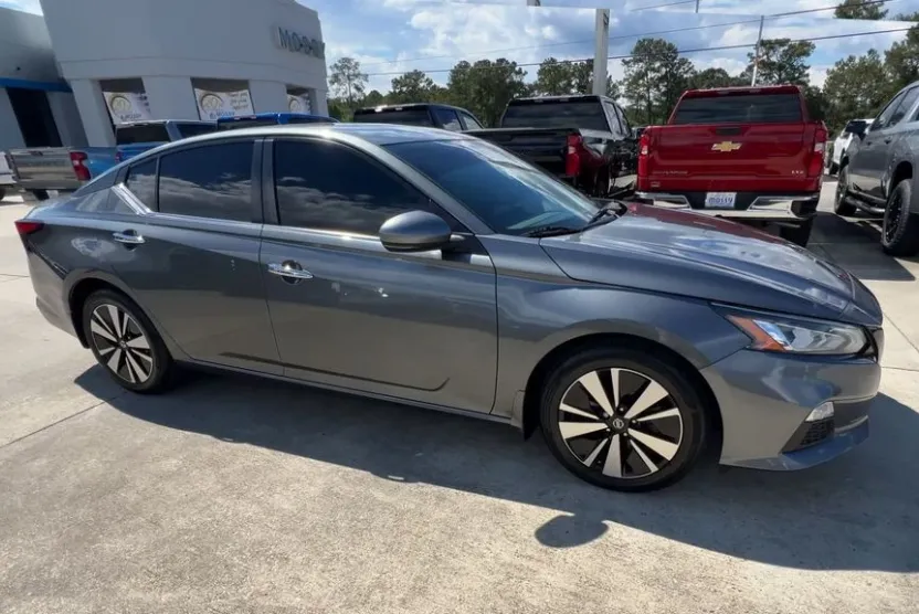 2021 Nissan Altima 2.5 SV photo 1