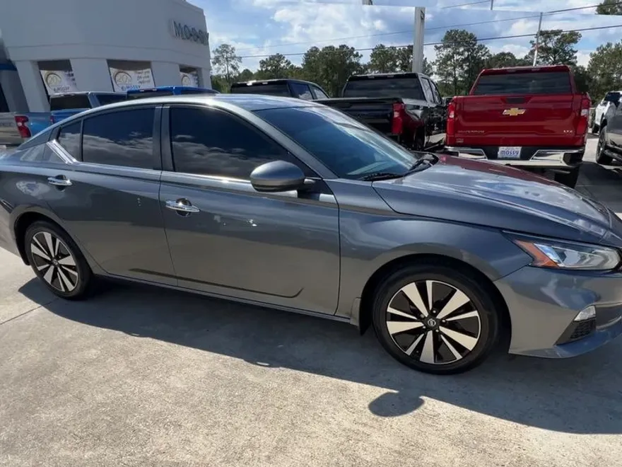 2021 Nissan Altima 2.5 SV photo 1