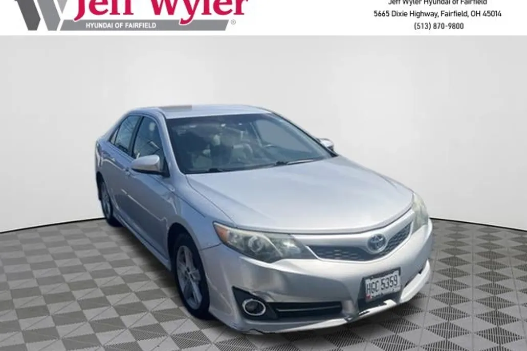 2014 Toyota Camry SE photo 1