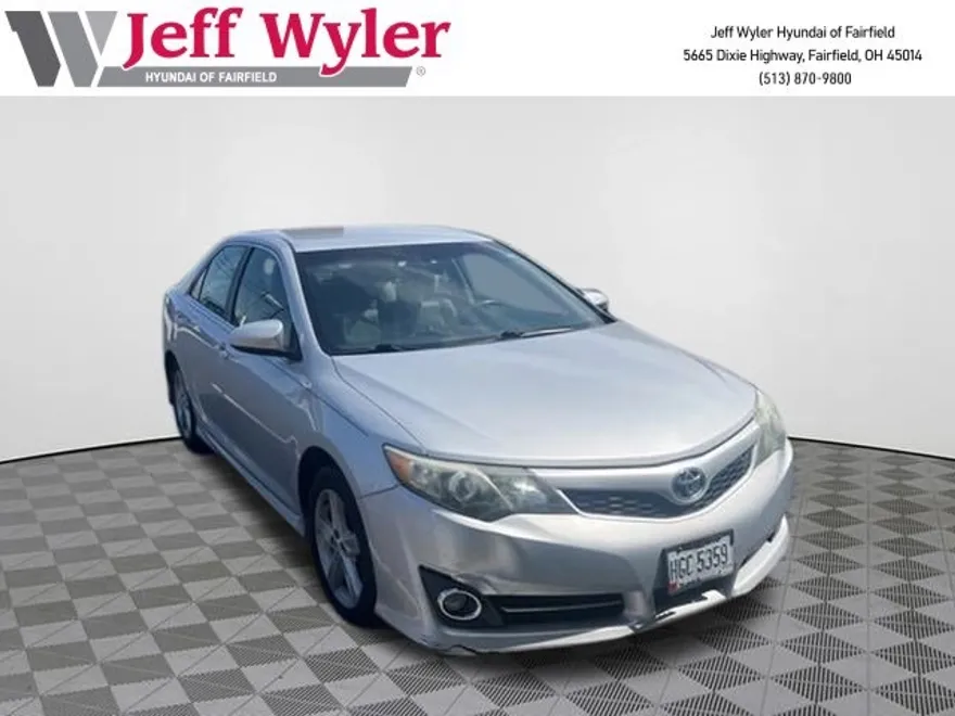 2014 Toyota Camry SE photo 1