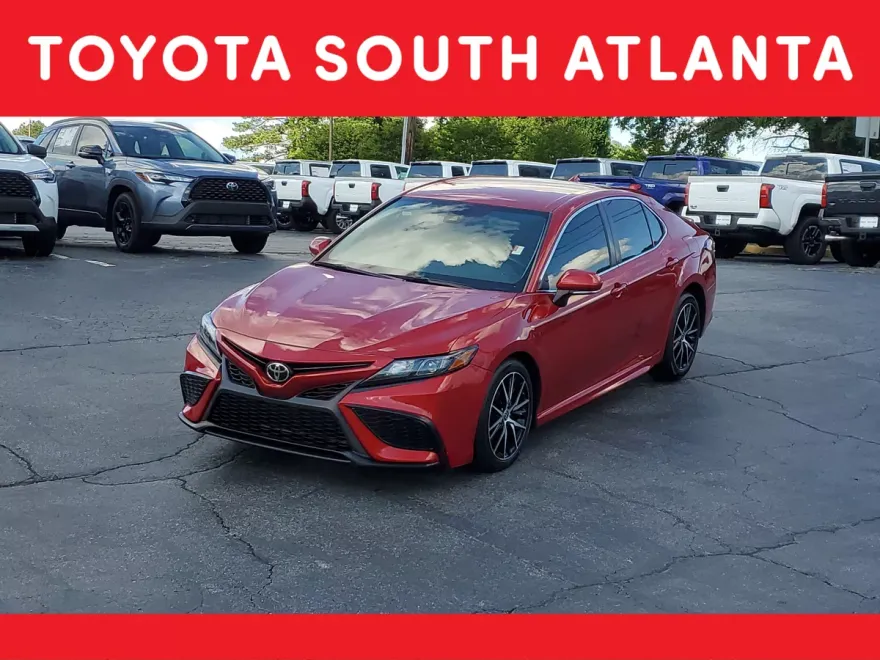 2022 Toyota Camry SE photo 1