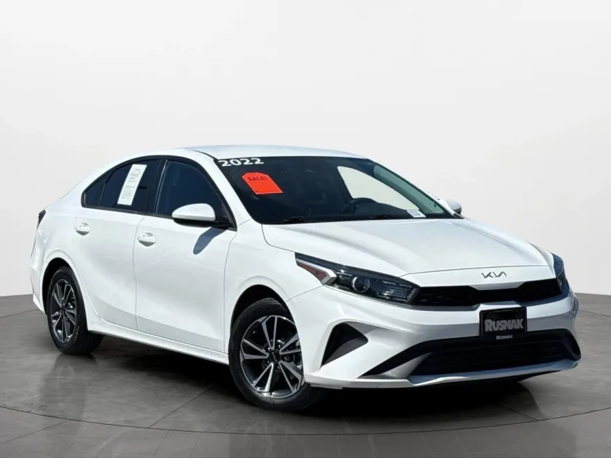 2022 Kia Forte FE LXS photo 1