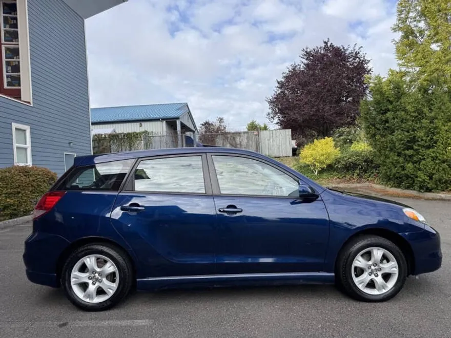 2004 Toyota Corolla Matrix L photo 1