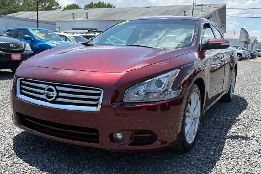 2013 Nissan Maxima SV photo 1