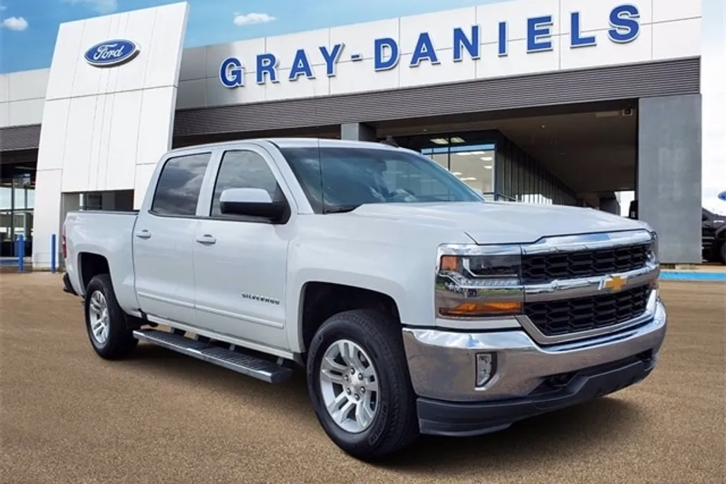2018 Chevrolet Silverado 1500 LT photo 1