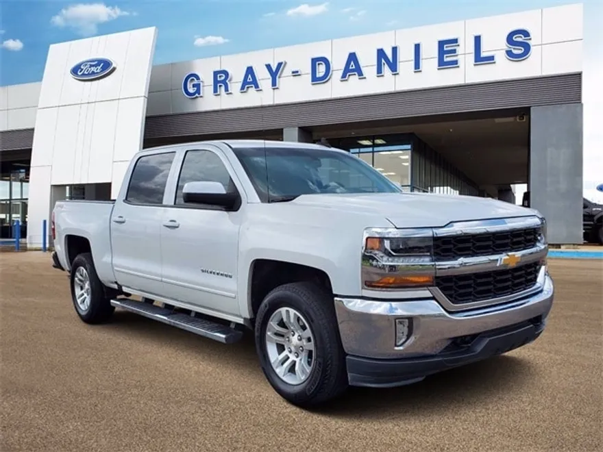 2018 Chevrolet Silverado 1500 LT photo 1