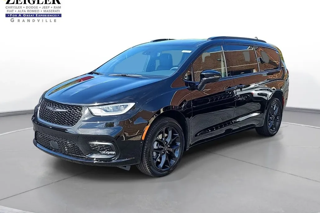 2026 Chrysler Pacifica Limited photo 1