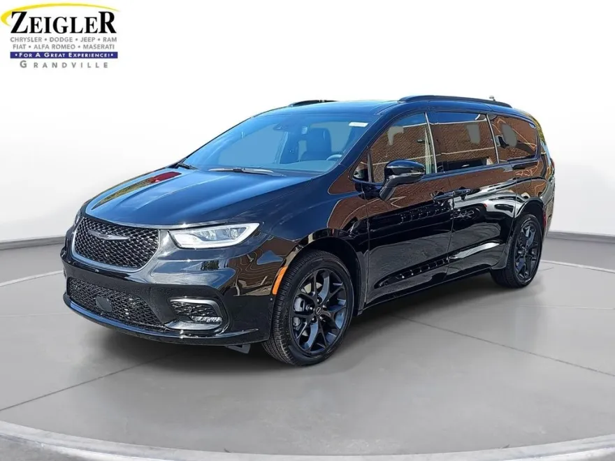 2026 Chrysler Pacifica Limited photo 1