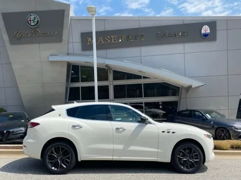 2024 Maserati Levante GT photo 4