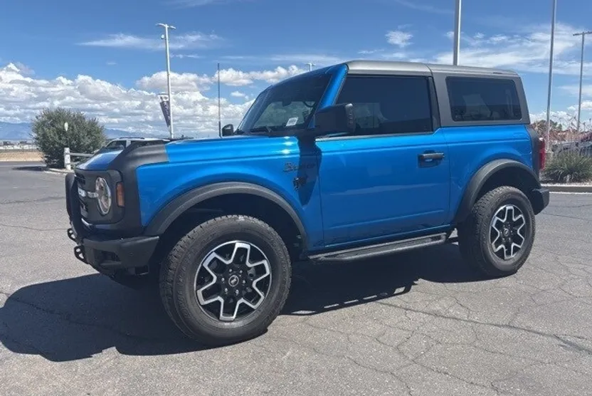 2023 Ford Bronco Base photo 1