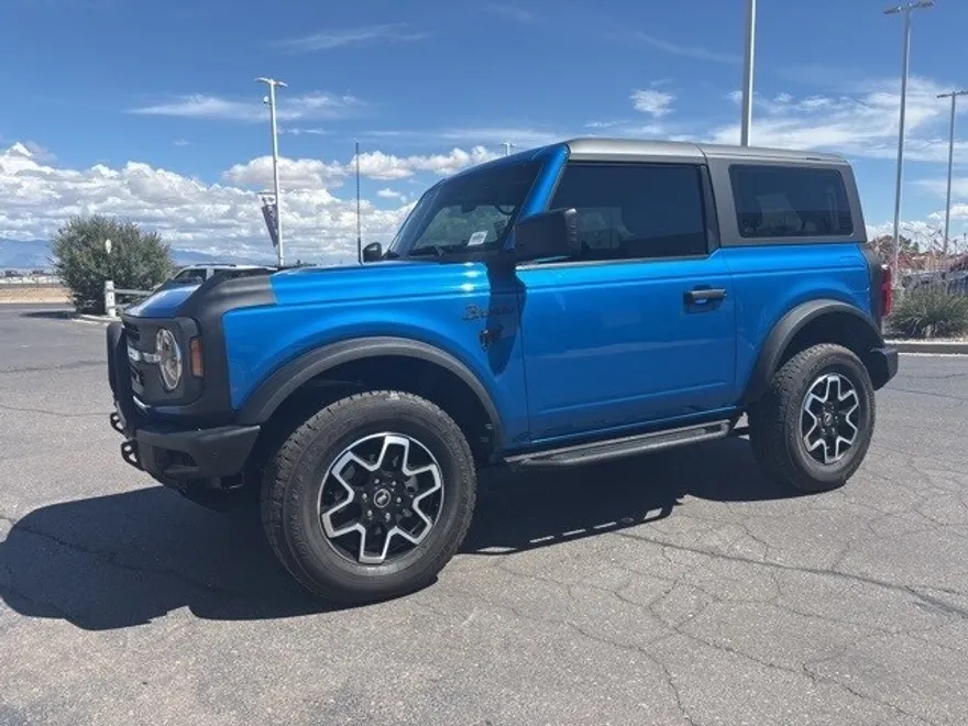 2023 Ford Bronco Base photo 1