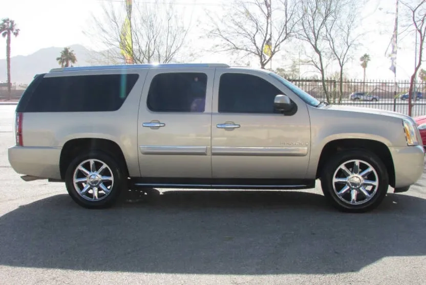 2008 Gmc Yukon XL Denali photo 1