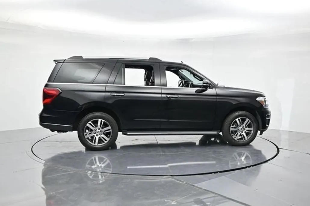 2023 Ford Expedition Limited photo 1