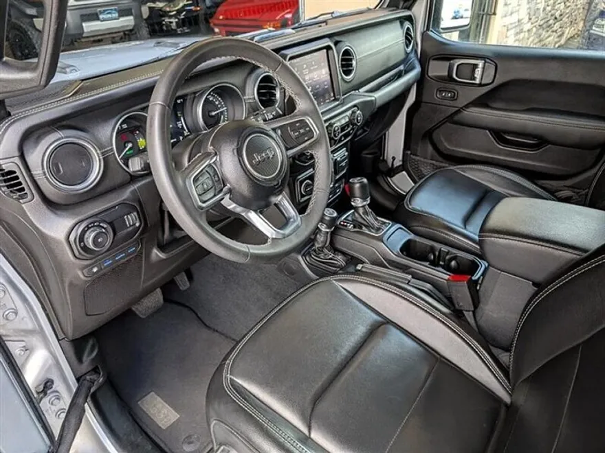 2023 Jeep Wrangler Sahara 4xe photo 1