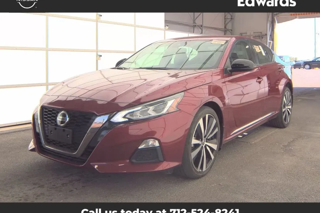 2022 Nissan Altima 2.5 SR photo 1