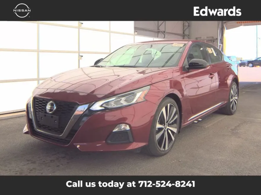 2022 Nissan Altima 2.5 SR photo 1