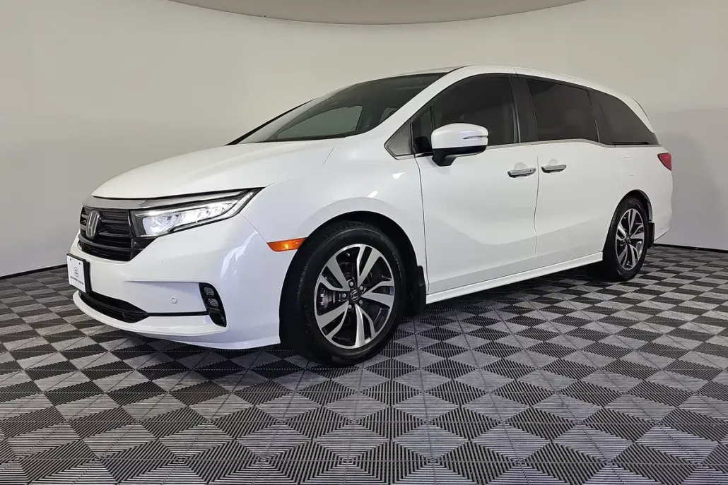 2021 Honda Odyssey Touring photo 1
