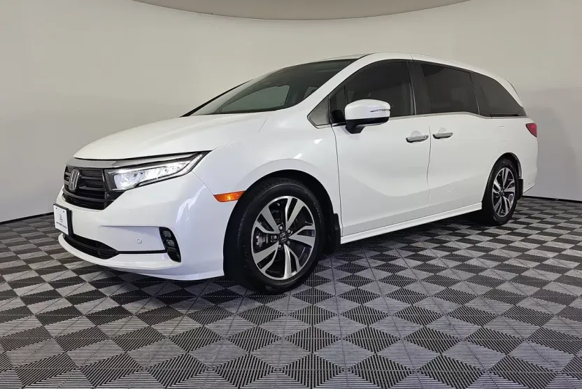 2021 Honda Odyssey Touring photo 1