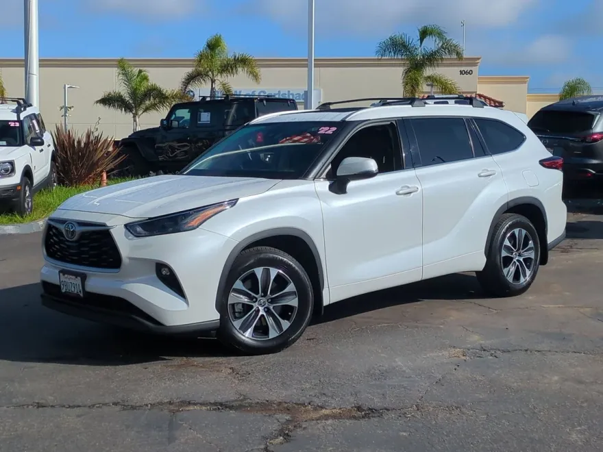 2022 Toyota Highlander XLE photo 1