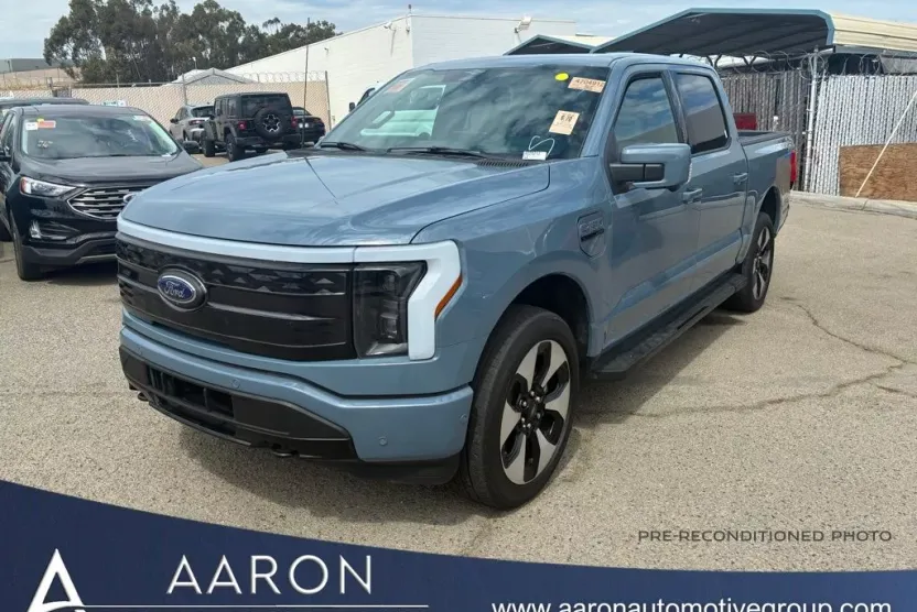2023 Ford F-150 Lightning Platinum photo 1