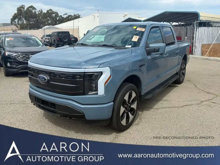 2023 Ford F-150 Lightning Platinum photo 1