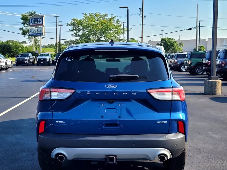 2022 Ford Escape SEL photo 1