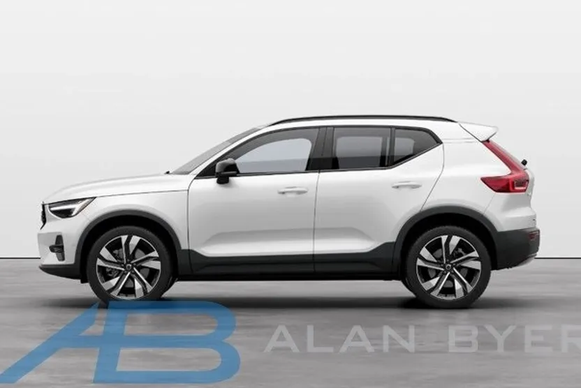 2025 Volvo XC40 Plus photo 1