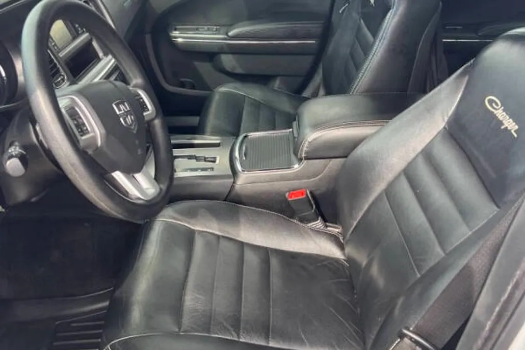 2014 Dodge Charger SE photo 1
