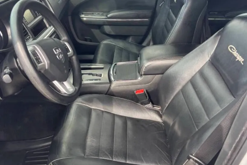 2014 Dodge Charger SE photo 1