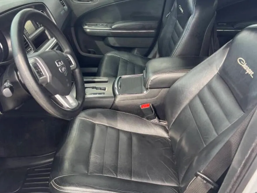 2014 Dodge Charger SE photo 1