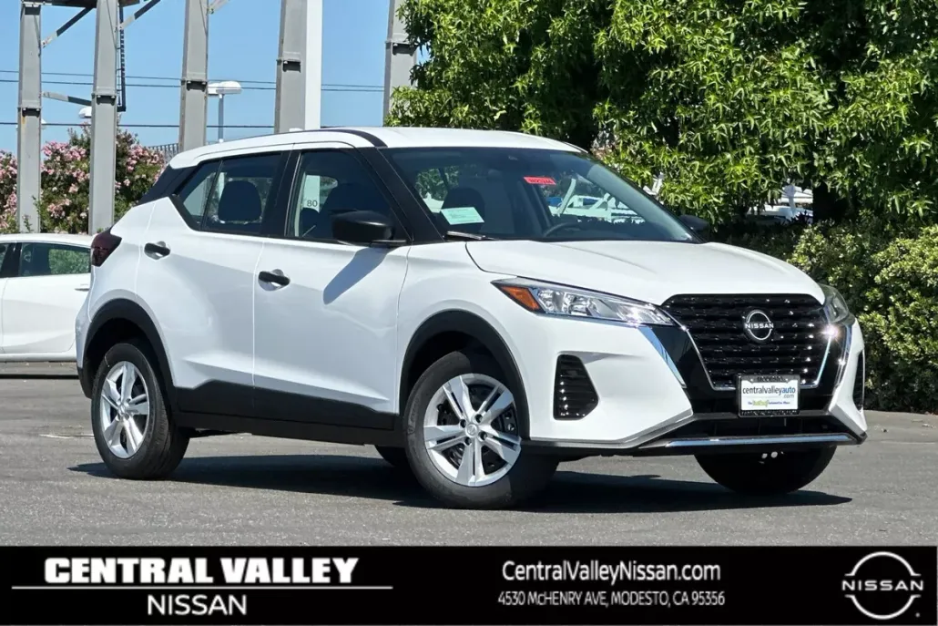 2025 Nissan Kicks Play S photo 1