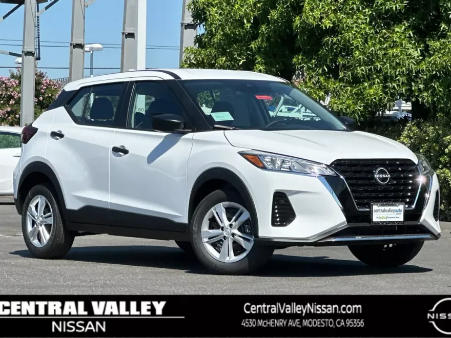 2025 Nissan Kicks Play S photo 1