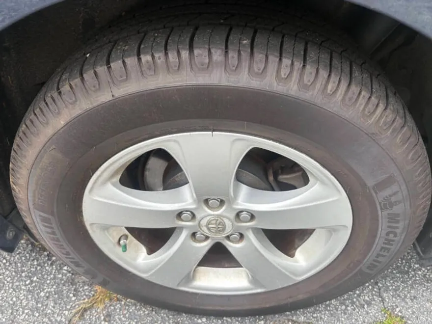 2012 Toyota Sienna LE photo 1