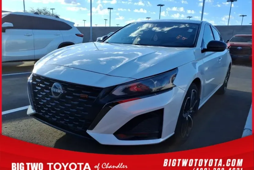 2023 Nissan Altima 2.5 SR photo 1