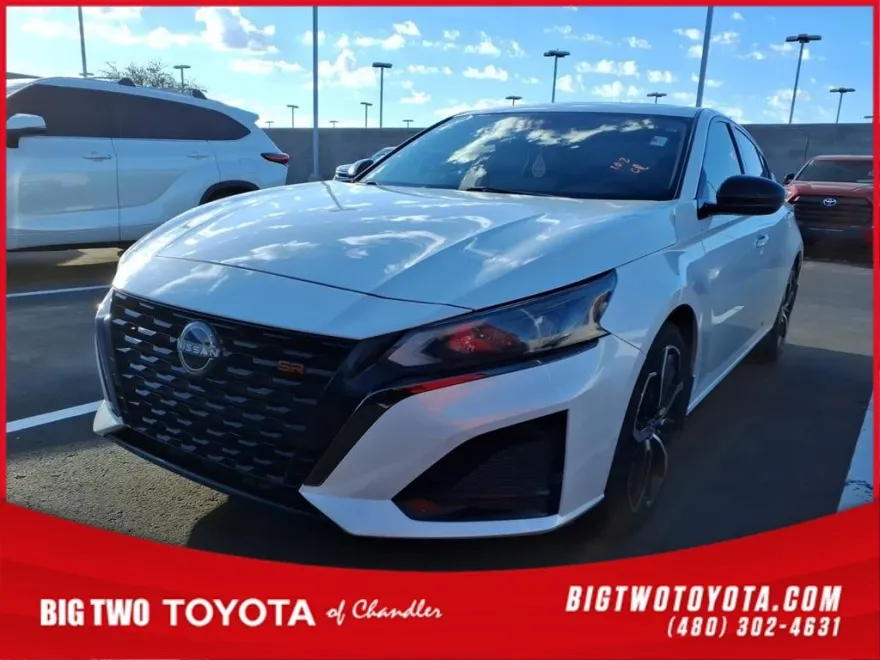 2023 Nissan Altima 2.5 SR photo 1