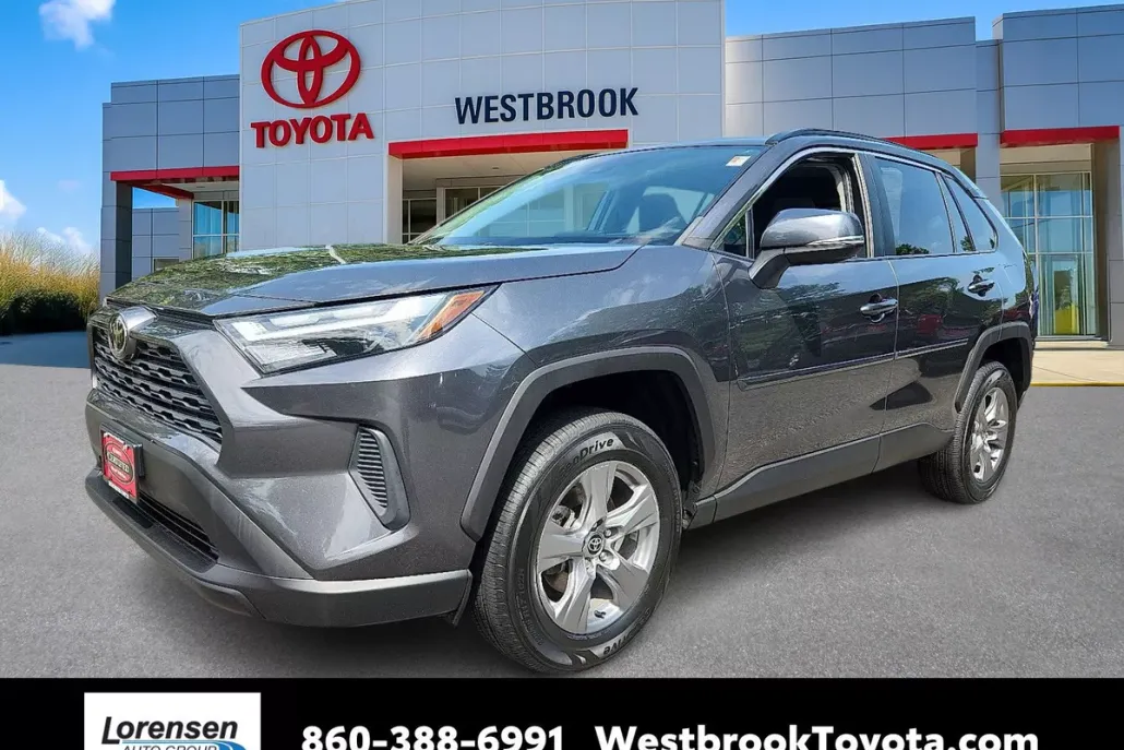 2022 Toyota RAV4 XLE photo 1