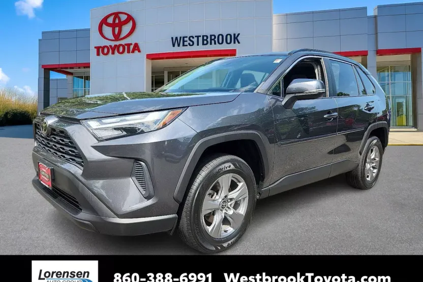 2022 Toyota RAV4 XLE photo 1