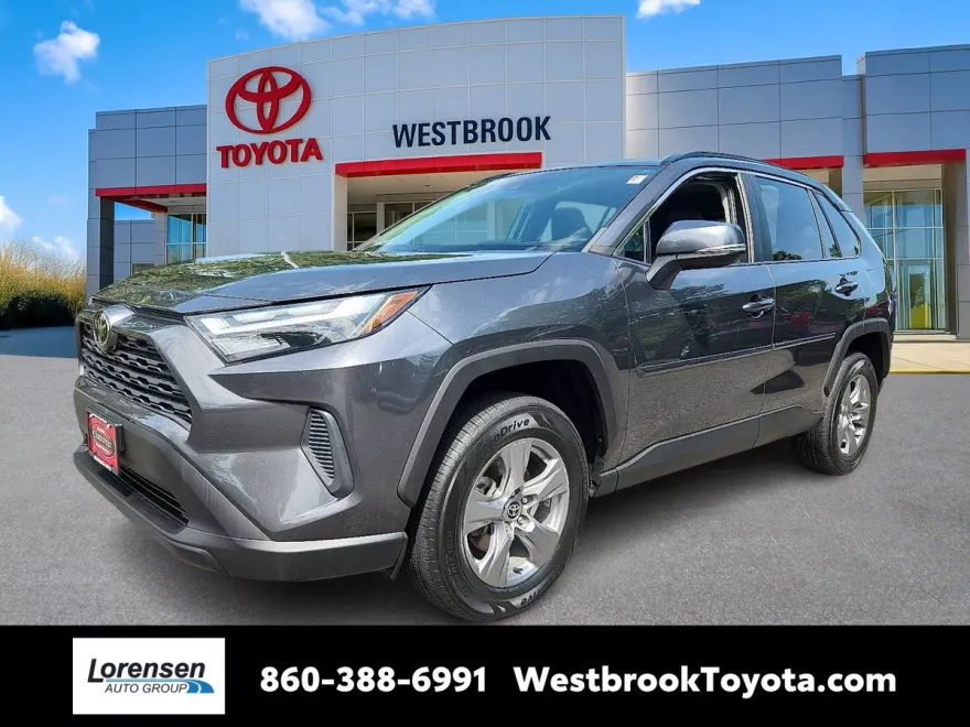 2022 Toyota RAV4 XLE photo 1